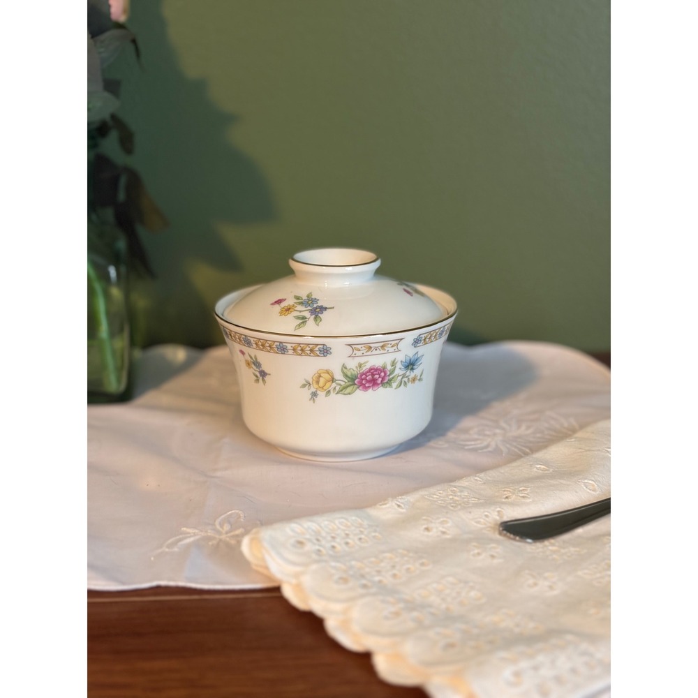 Vintage Floral Fine China Lidded Sugar‎ Bowl, Gold Trim